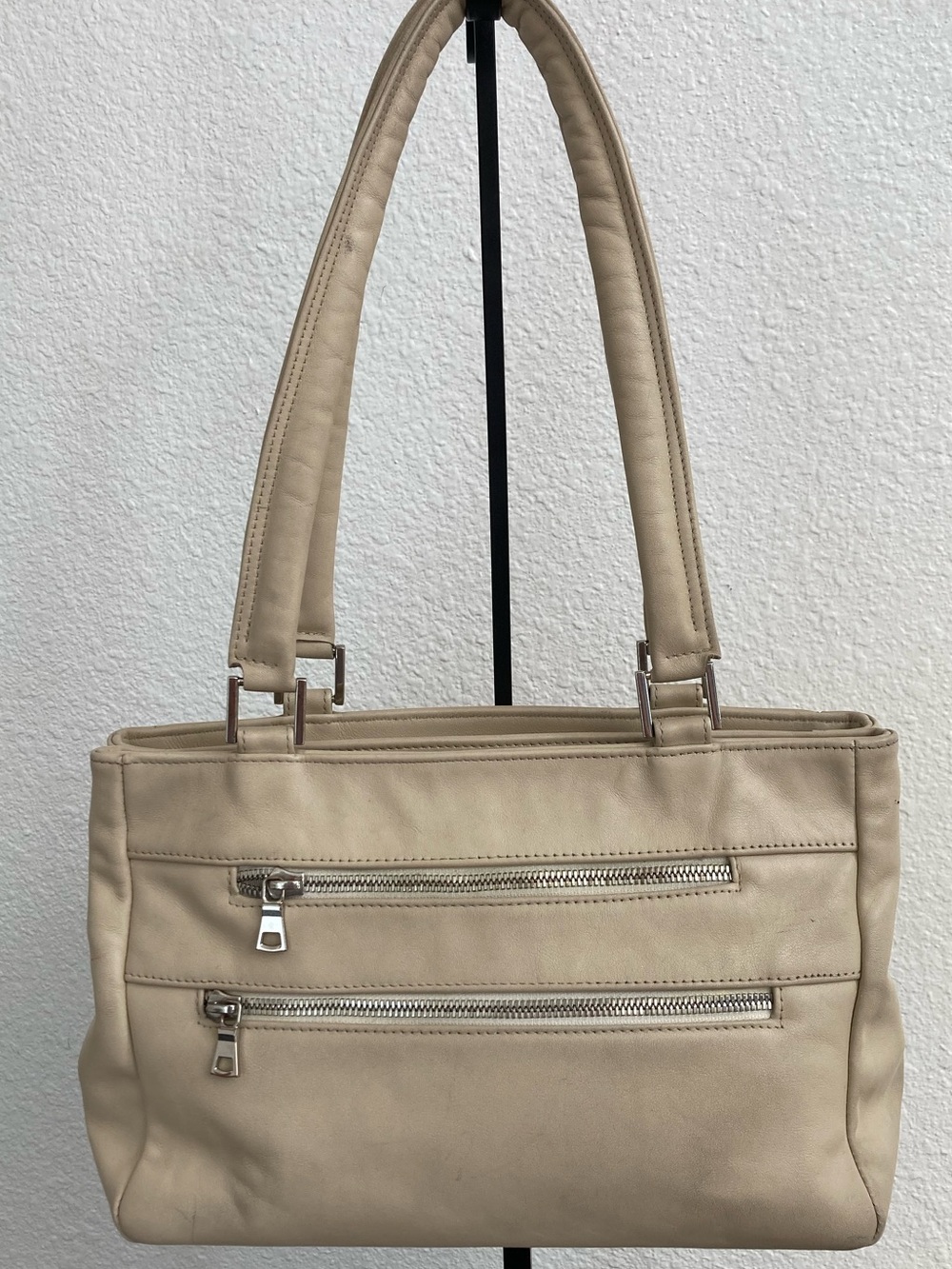 SAS Classic Diane Shoulder Handbag. Excellent condition